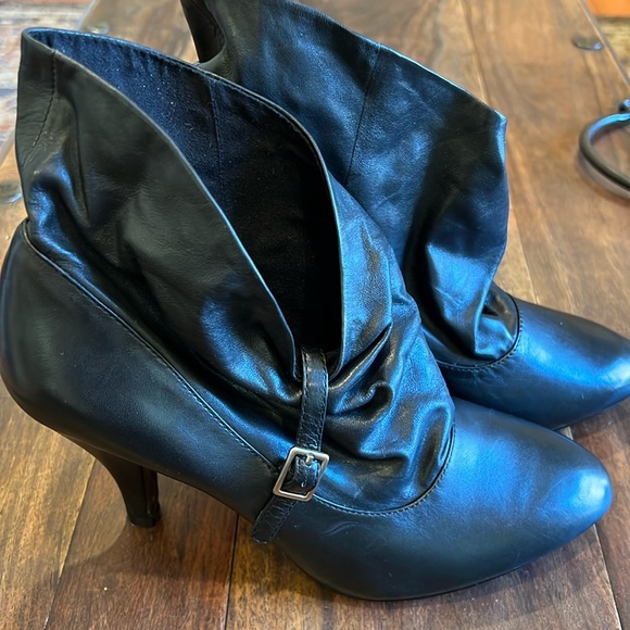 Nine West Shoes - Nine West Black Pumps With Small Buckle Accent Size 71/2